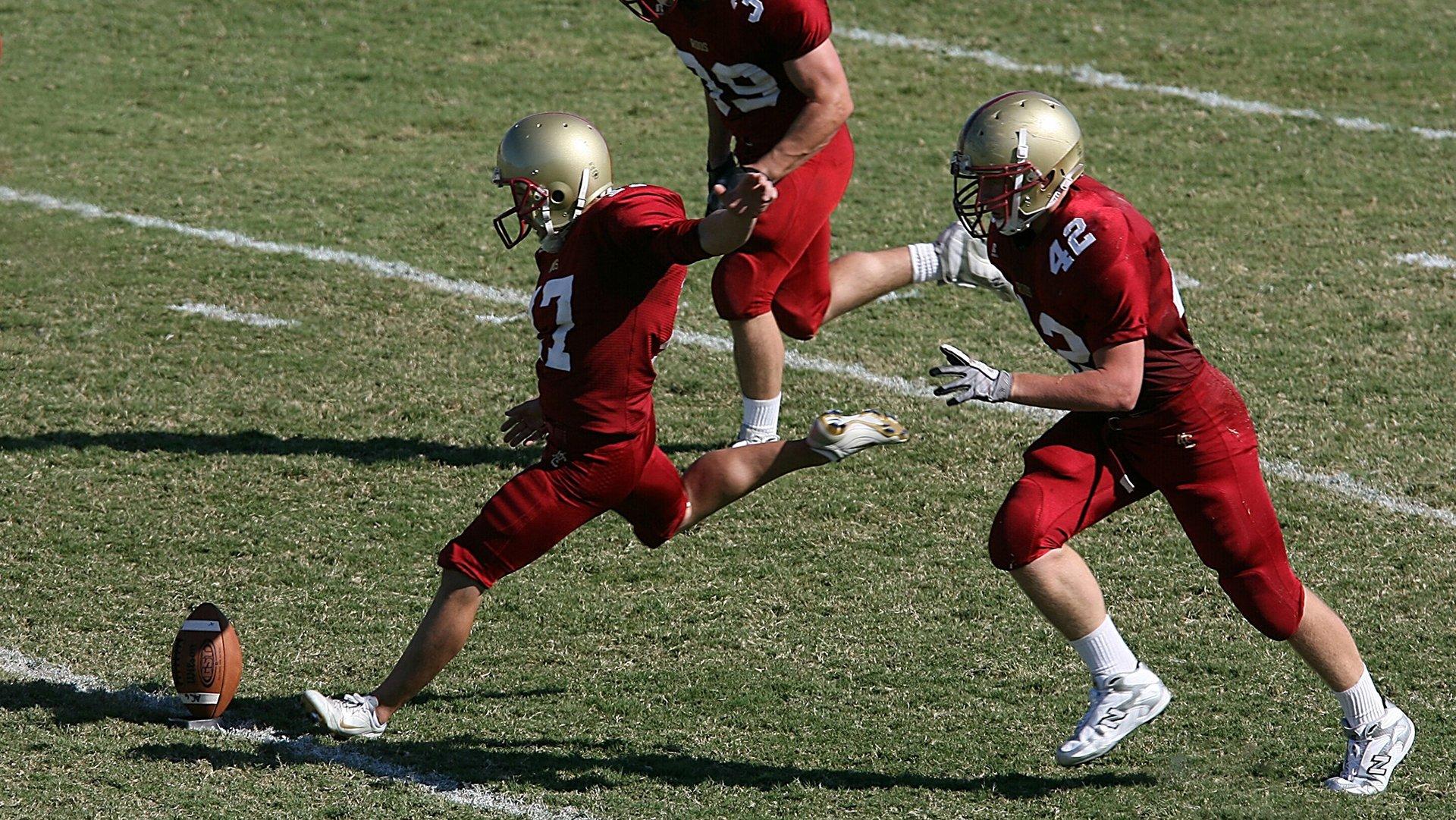 红魔岁月璀璨回眸，C罗2008/09赛季英超18球6助攻集锦，重温王者加冕之路